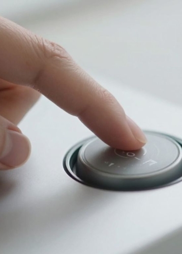 Hand pressing a one-tap Pomodoro timer button.