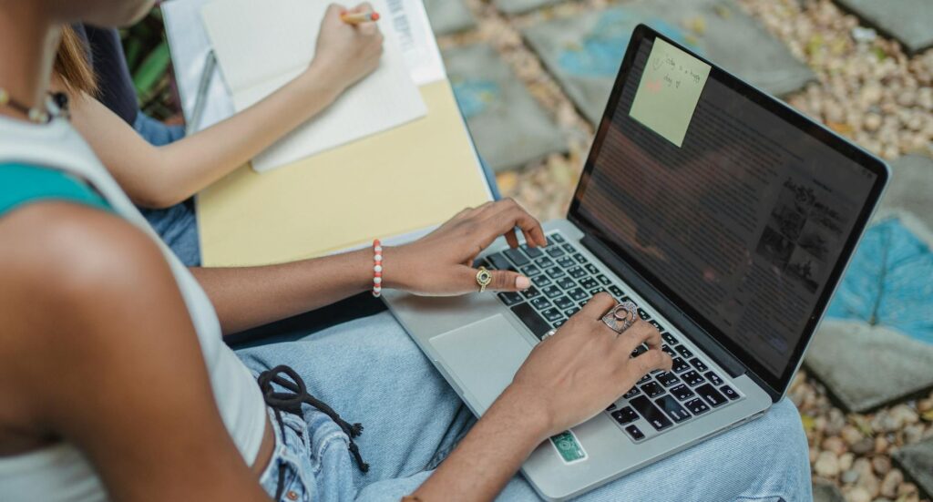 What is collaborative learning platforms?