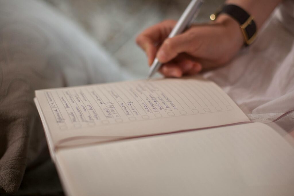 What is daily task checklist?