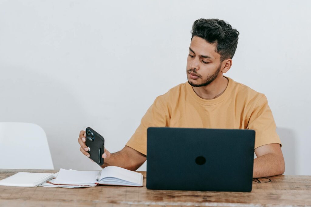 What is distance learning strategies?