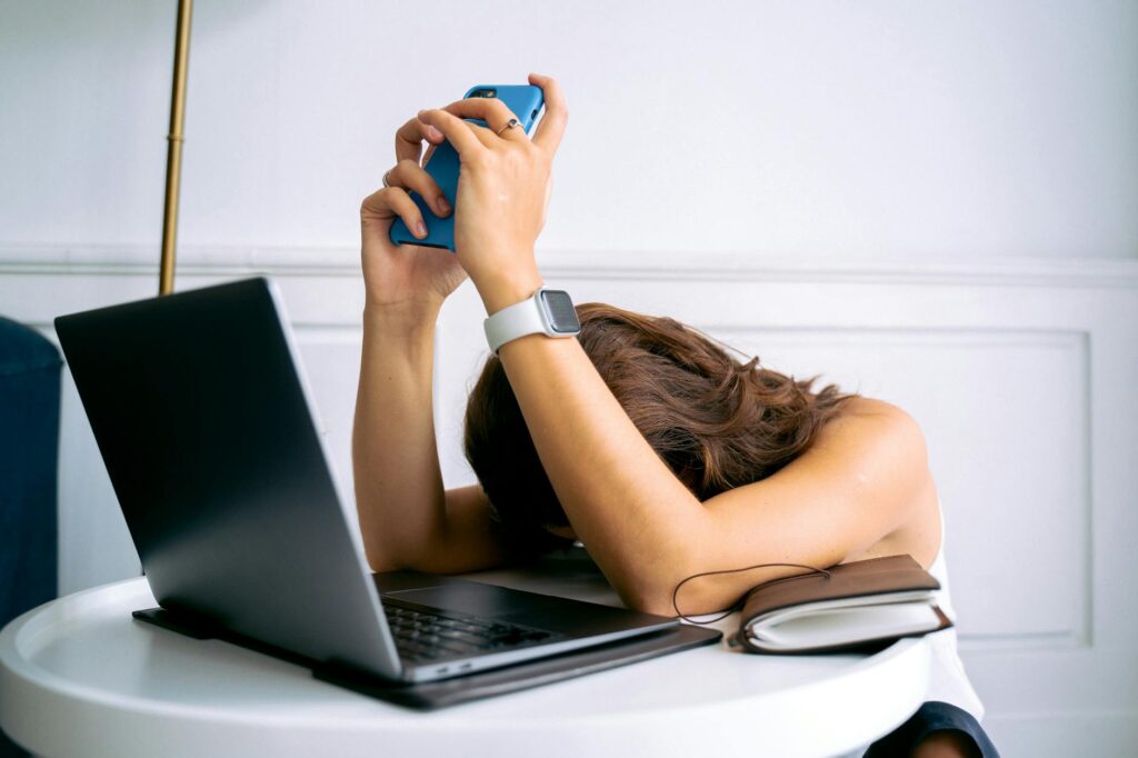 What is distraction tracking?