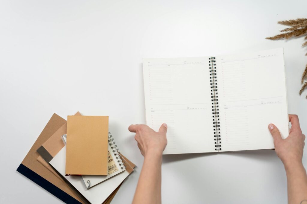 What is minimalist scheduling?