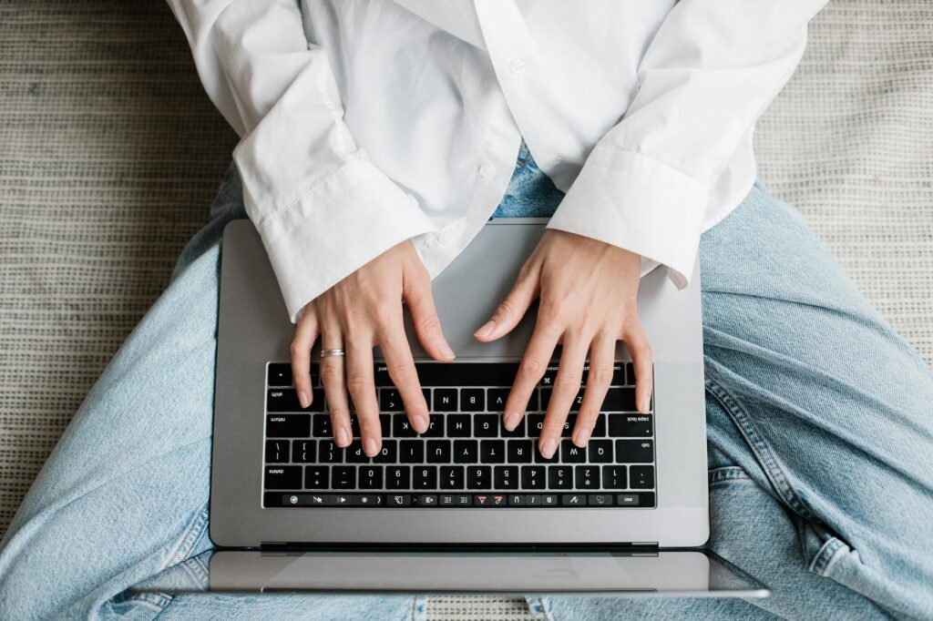 What is minimizing distractions software?