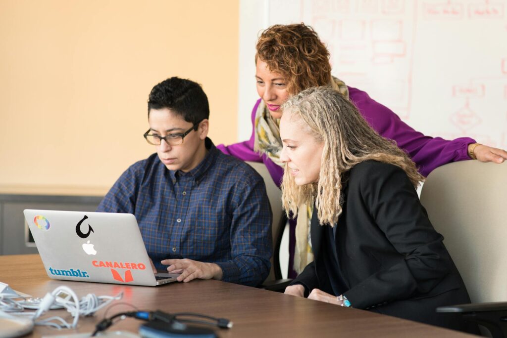 What is online project management tools?