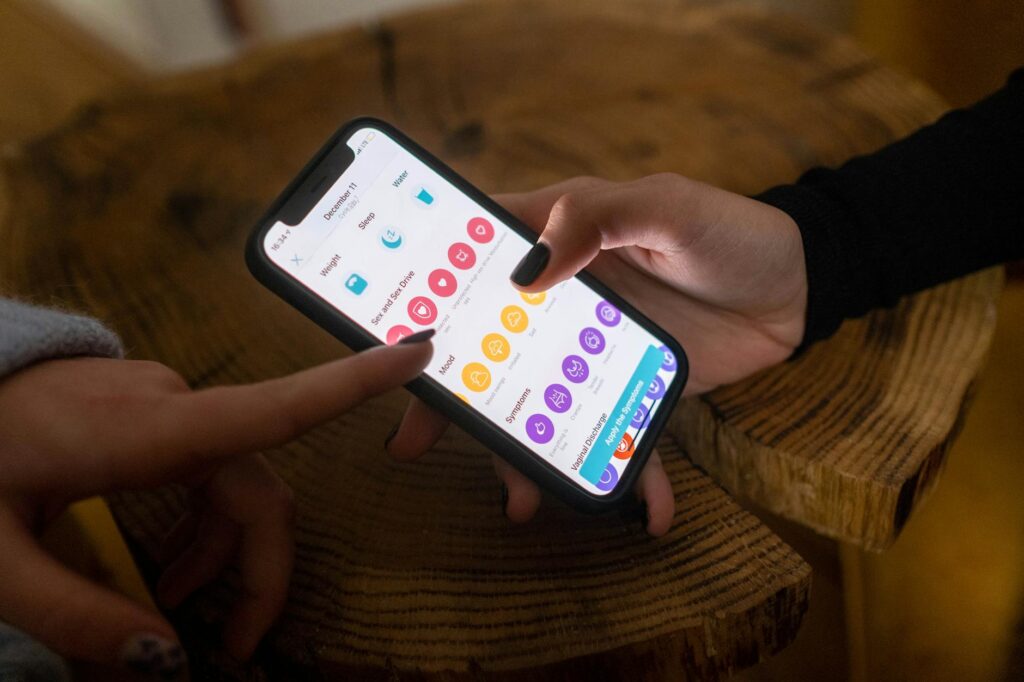 What is project tracking applications?